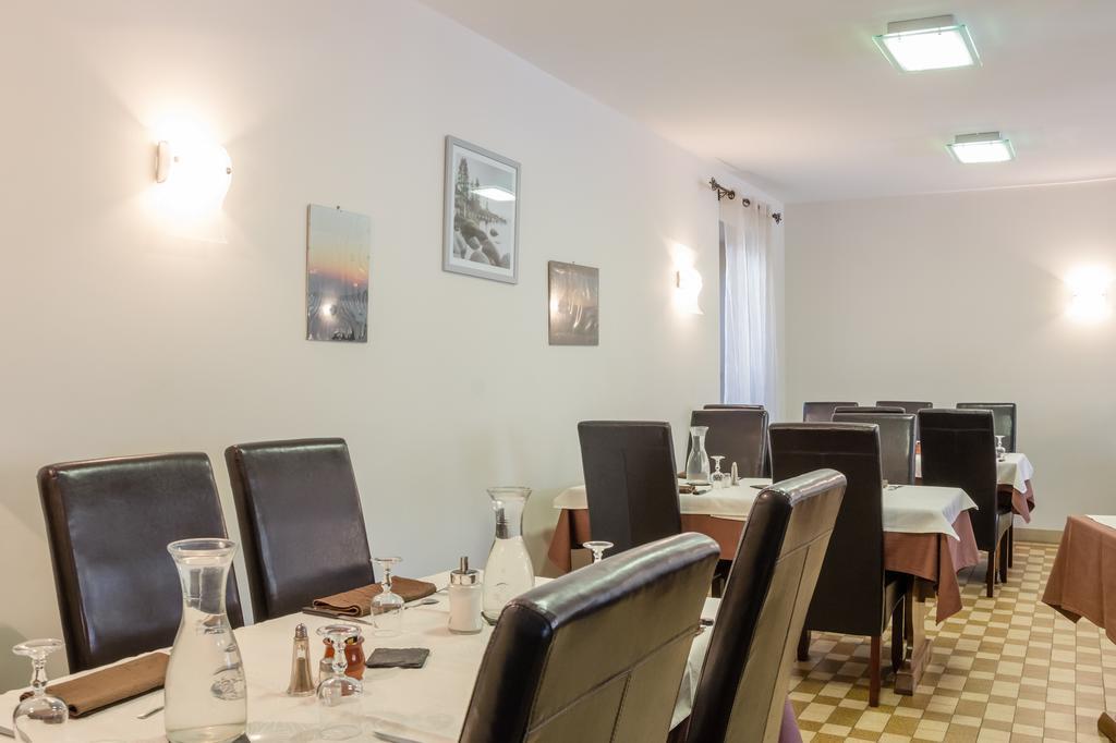 Logis Hotel Restaurant De La Dore Vertolaye Exteriér fotografie
